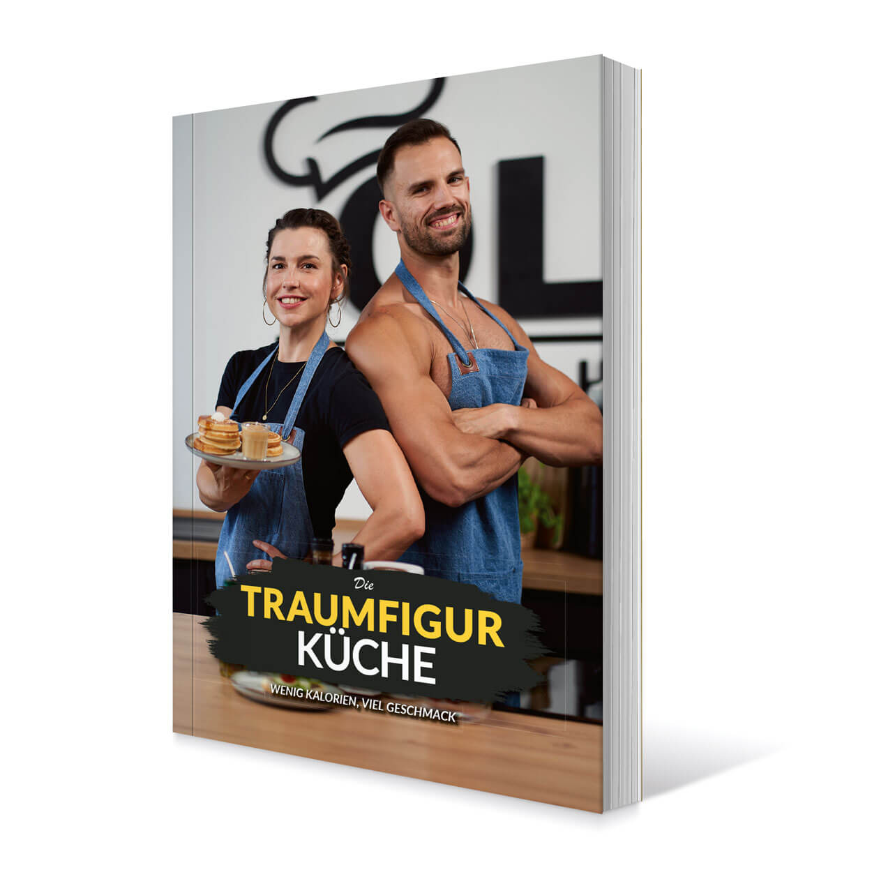 Das Kochbuch "Traumfigur Küche" zeigt eine lächelnde Frau mit einem Teller voller Essen und einen muskulösen Mann, beide in Schürzen, in einer modernen Küche, die die Auswahl von Lebensmitteln für eine sportliche Figur hervorhebt.