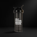 Der QLF Premium Shaker ist eine schwarze Flasche mit Flip-Top-Deckel und fetter weißer vertikaler Schrift: HOLZ HACKEN. WASSER TRAGEN. - perfekt für jede Gelegenheit.