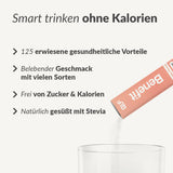 Das pinke XXL-Benefit-Vorratspaket gießt das Pulver in ein Glas: Smart trinken ohne Kalorien, erfrischender Geschmack, zucker- & kalorienfreier Hydration-Stick mit Elektrolyte-Formel, gesüßt mit Stevia und erhältlich in verschiedenen Geschmacksrichtungen.