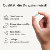 Eine Hand hält eine weiße Fundamentum-Kapsel. Links: "Qualität, die Du spüren wirst!" mit Symbolen für Expertenentwicklung, laborgeprüfte Qualität und 30-Tage-Zufriedenheitsgarantie - wissenschaftlich basierte Nahrungsergänzung.