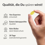 Eine Hand hält eine gelbe Poseidon-Kapsel - entwickelt von Experten, extern laborgeprüft, mit Käuferschutz und 30 Tagen Zufriedenheitsgarantie. Qualität, die Du spüren wirst!.