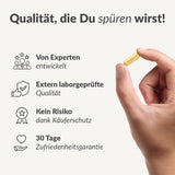 Eine Hand hält eine beigefarbene Vitamin-B-Komplex-Kapsel. Deutscher Text listet Vorteile auf: hoch dosiert, extern laborgeprüfte Qualität, risikofrei dank Käuferschutz und 30 Tage Zufriedenheitsgarantie. Icons veranschaulichen jeden Vorteil.